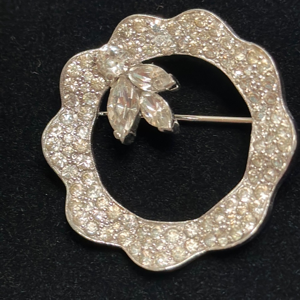 Jomaz Vintage Rhinestone Brooch Pin Silver metal - 1 1/2”